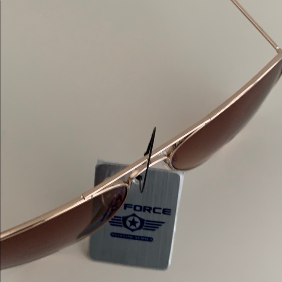 ๐ ๐ SUNGLASSES - Picture 4 of 6